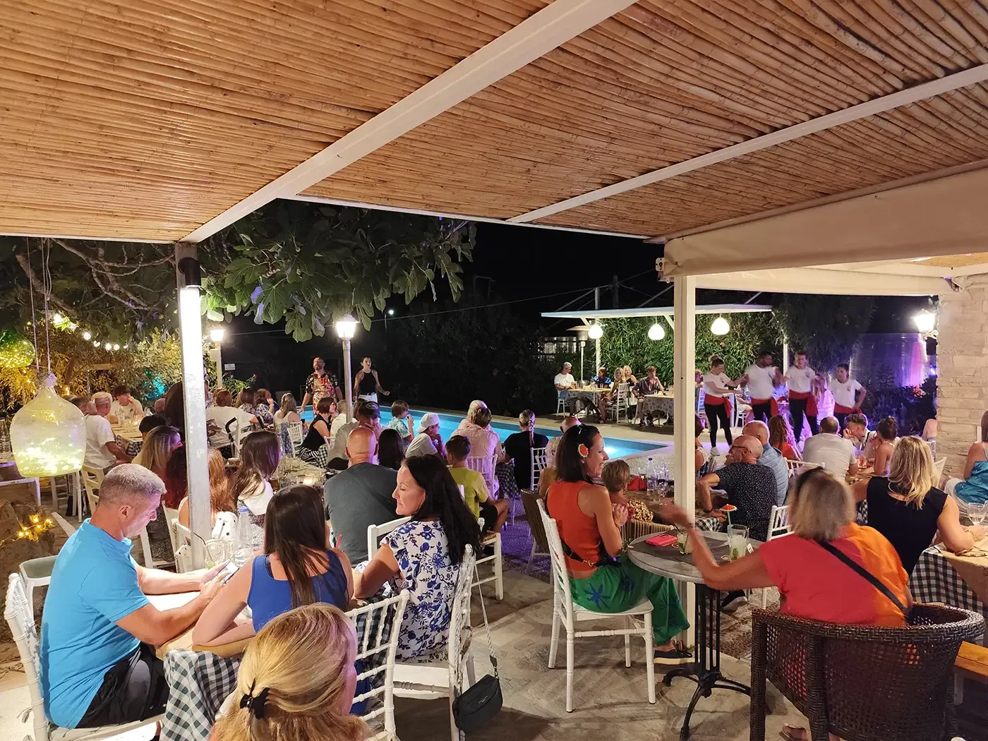 A full house under the reed roof on an event night